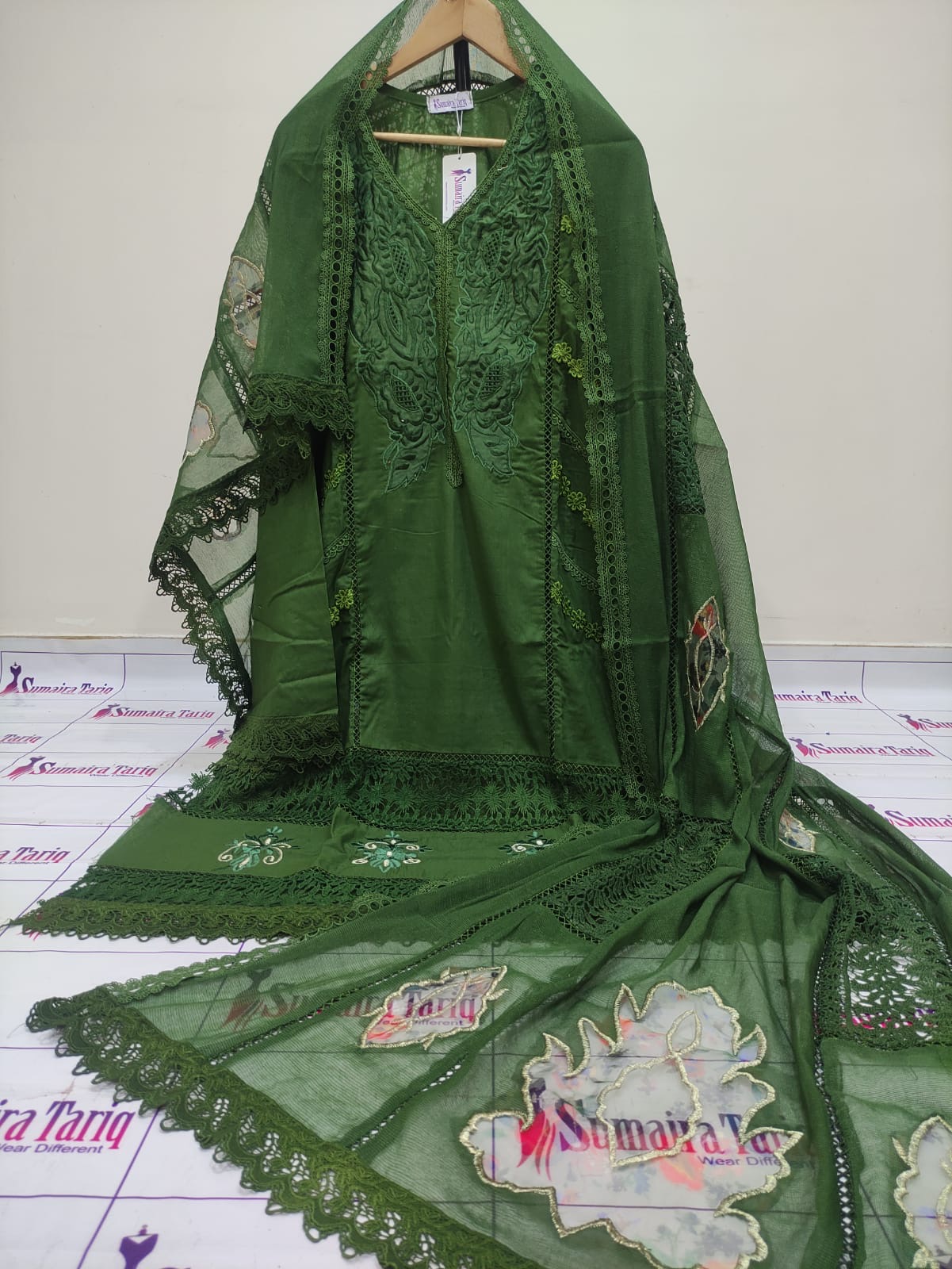 aff272e0-0ff5-4308-a93b-fbbc234685e6 Flora Cutwork (Cotton Lawn) - Image 1