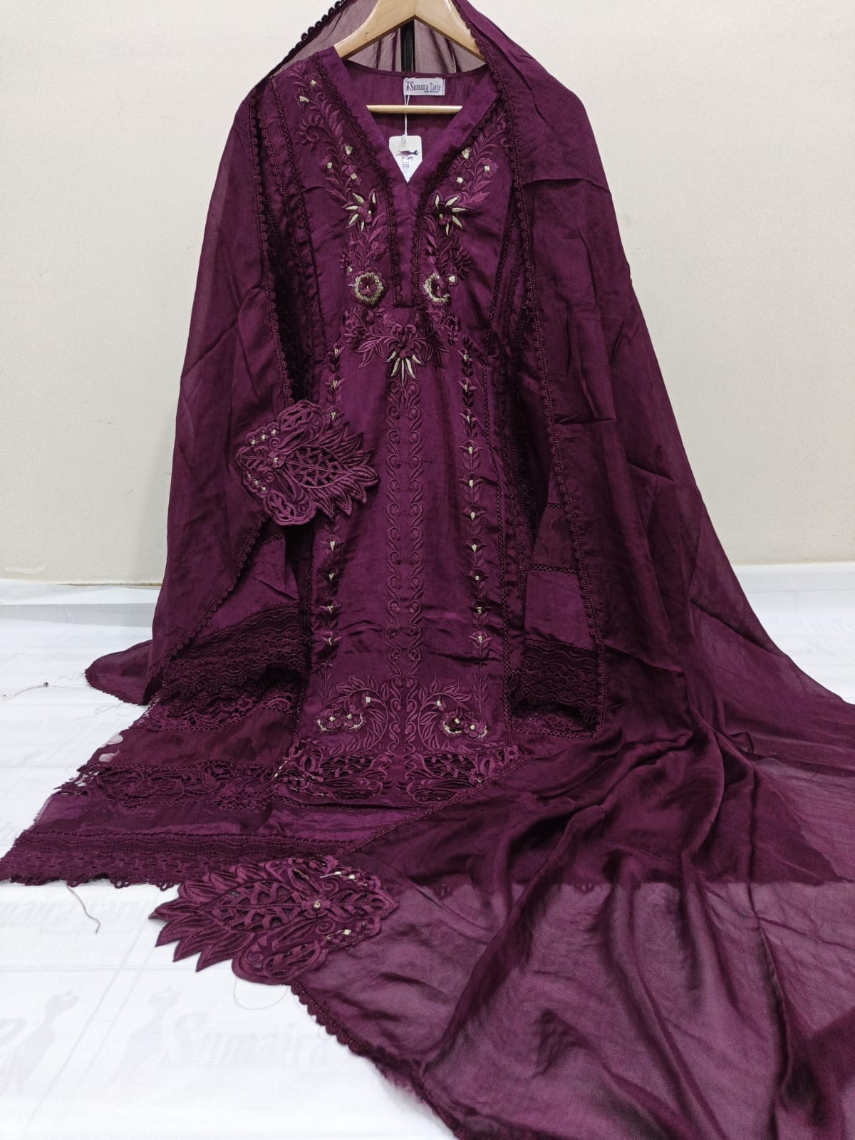 0b606d39-09ea-474c-8745-3d7d77ddaba0 Russian Silk 3d Cutwork - Image 1